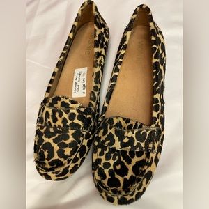 *Vionic Sz 10 Womens Genuine Calf Hair Leather Penny Loafers Flats Leopard Print